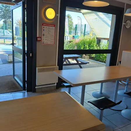 Unisotel Valenciennes Ex-hotel F1 Hotel *