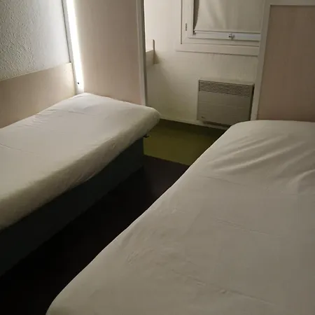 Hotell Unisotel Valenciennes Ex-hotel F1 Haulchin