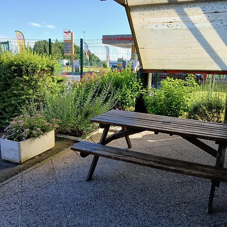 Unisotel Valenciennes Ex-hotel F1 Haulchin