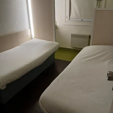 Unisotel Valenciennes Ex-hotel F1 호텔
