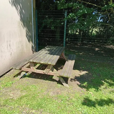 Unisotel Valenciennes Ex-hotel F1 Hotell *