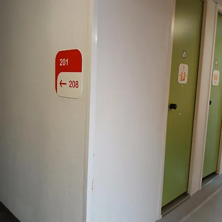 Unisotel Valenciennes Ex-hotel F1 Hotel Haulchin