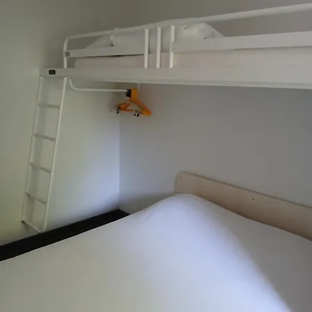 호텔 Unisotel Valenciennes Ex-hotel F1 *