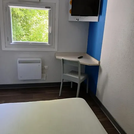 호텔 Unisotel Valenciennes Ex-hotel F1 *