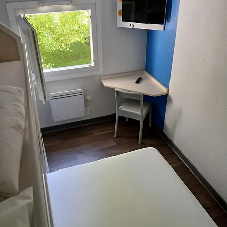 호텔 Unisotel Valenciennes Ex-hotel F1 Haulchin