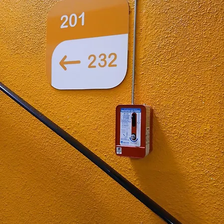 Hotel Unisotel Valenciennes Ex-hotel F1 *