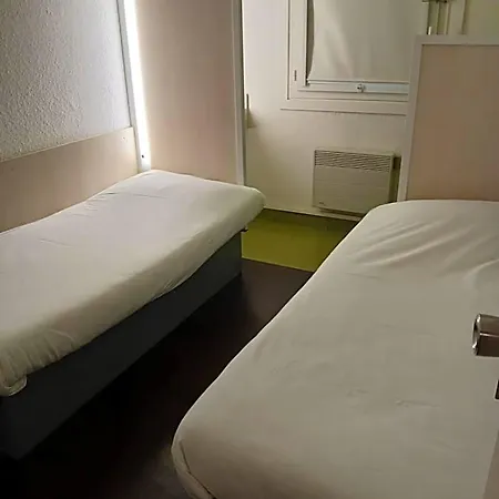 Unisotel Valenciennes Ex-hotel F1 Hotel *