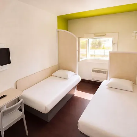 Unisotel Valenciennes Ex-hotel F1 *